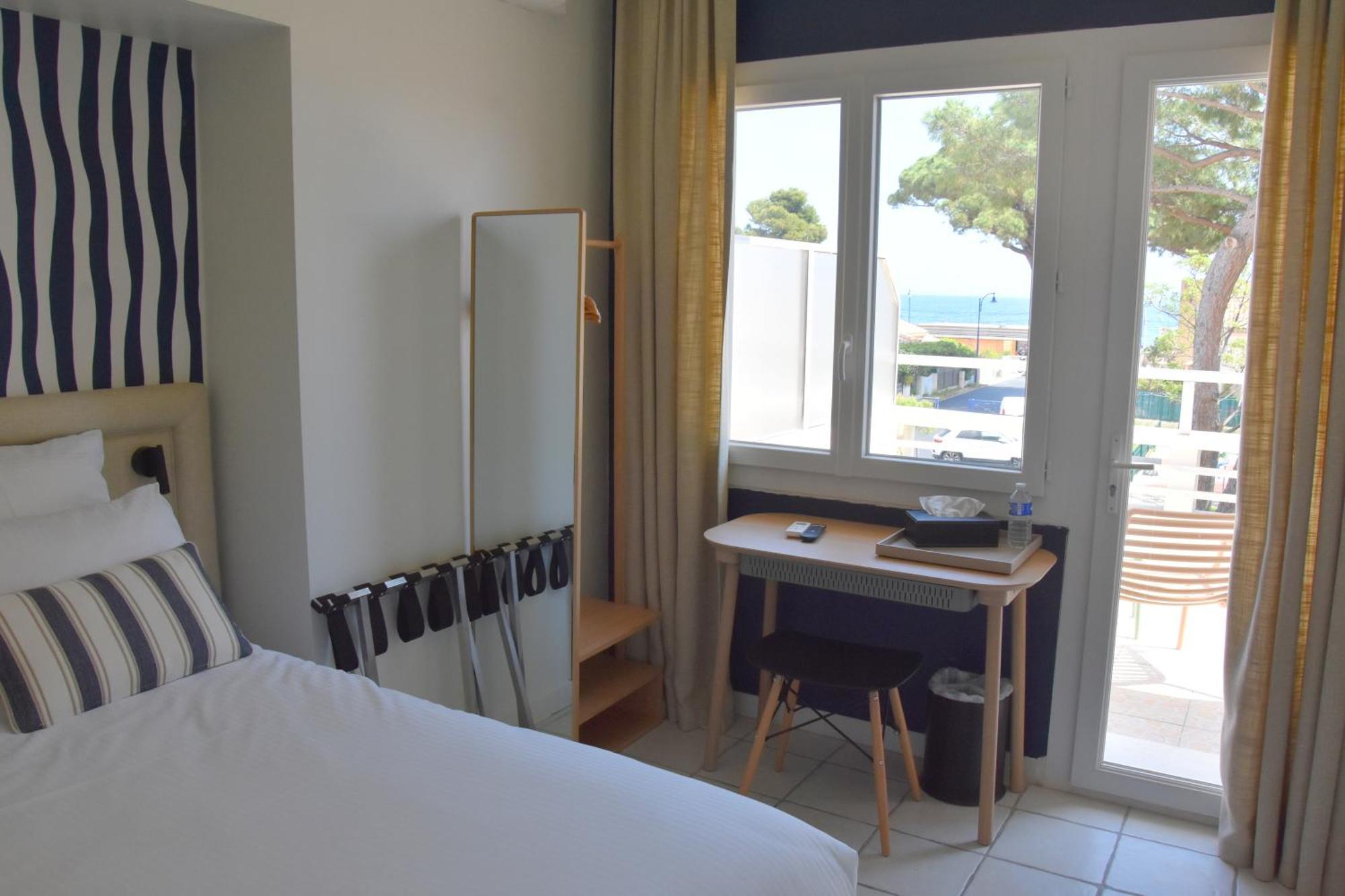 Logis Hotel Restaurant Le Kalliste Hyeres Exterior photo