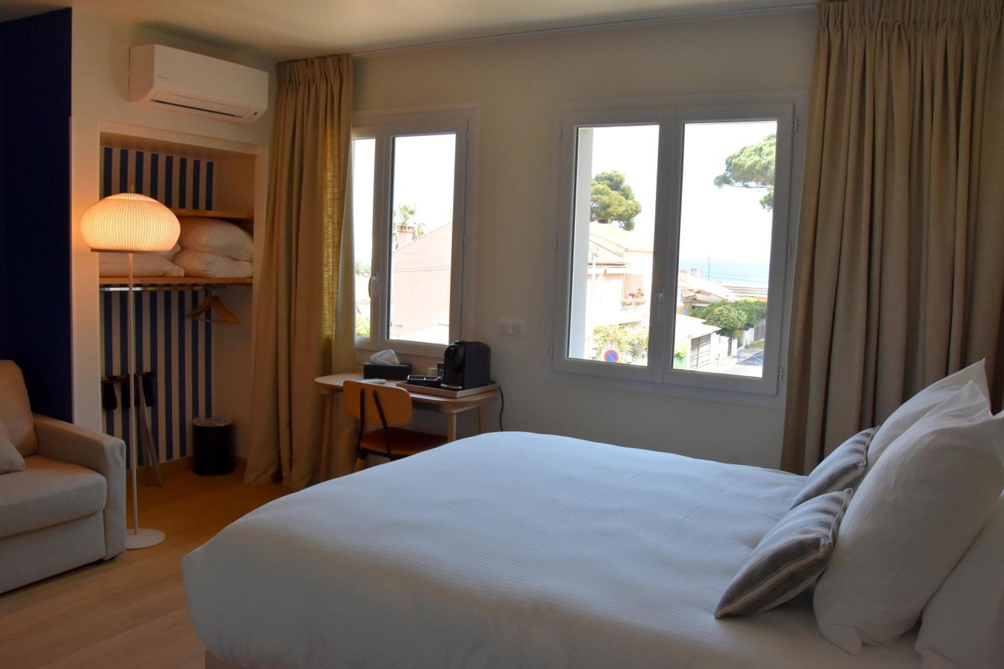 Logis Hotel Restaurant Le Kalliste Hyeres Exterior photo